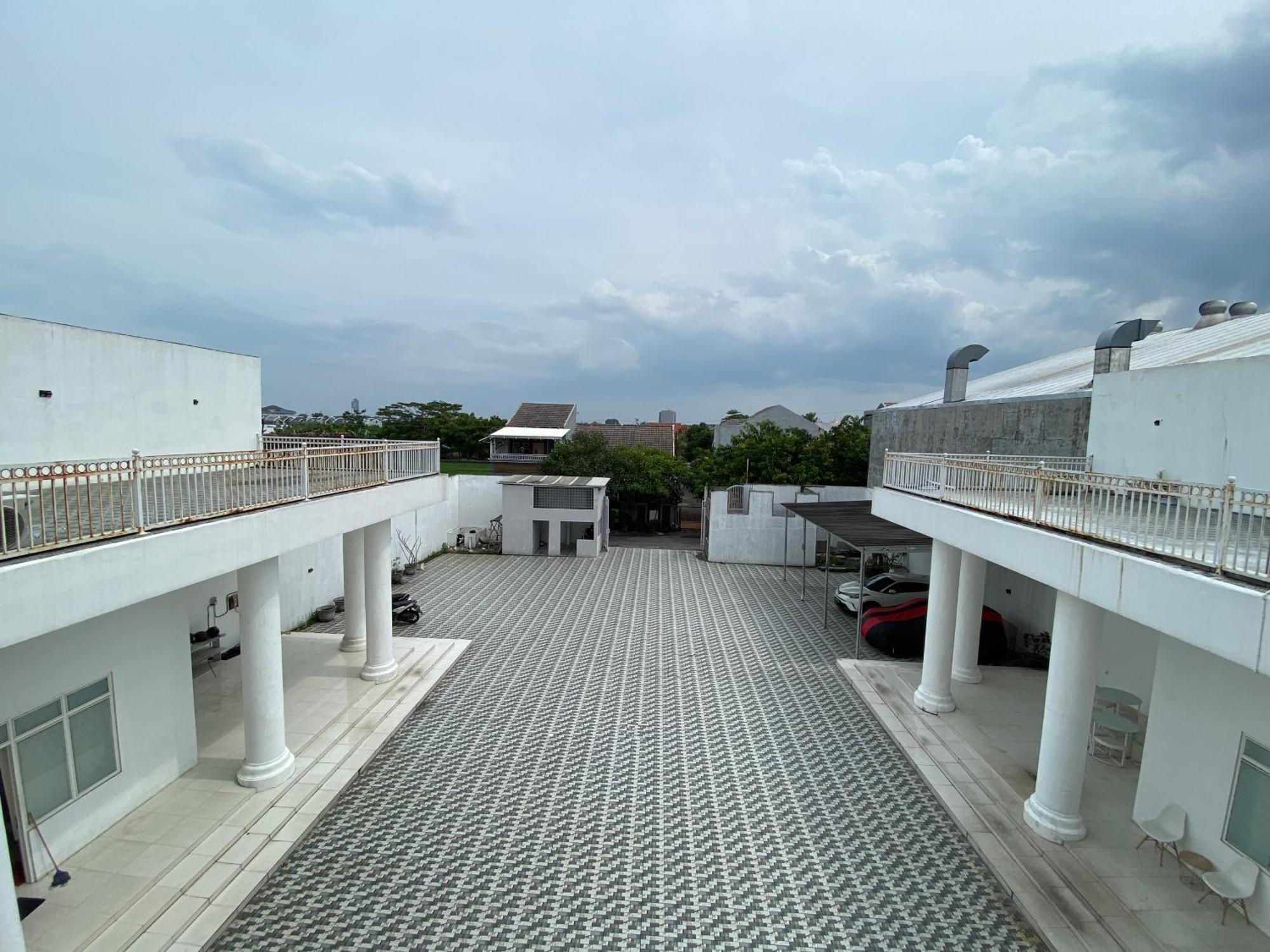 Griya Rw Family Guest House Redpartner Solo Exterior foto