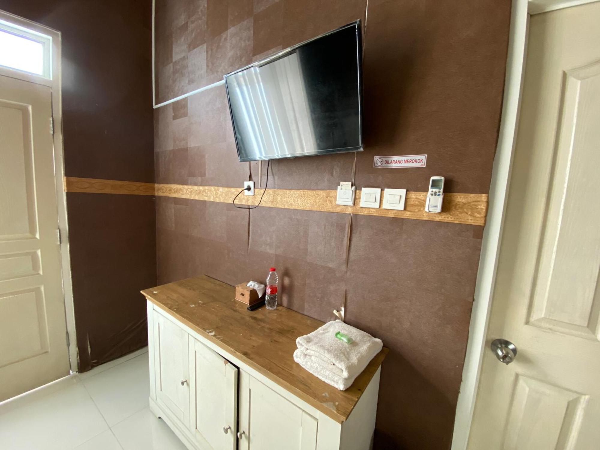 Griya Rw Family Guest House Redpartner Solo Exterior foto
