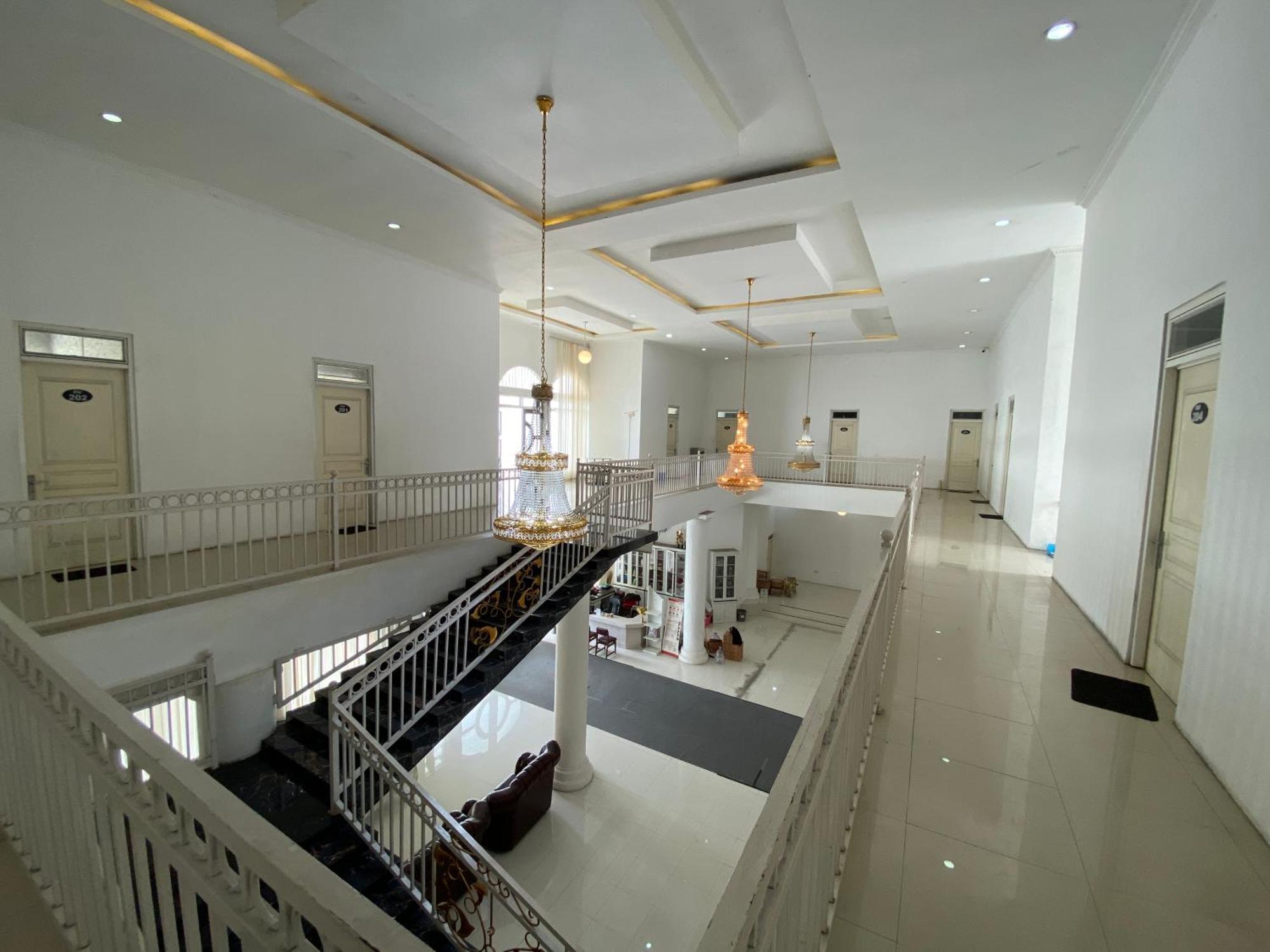Griya Rw Family Guest House Redpartner Solo Exterior foto